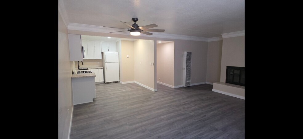 Building Photo - 5917 Streamview Dr