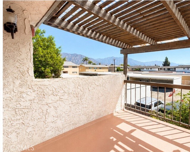 Building Photo - 1002 W Huntington Dr