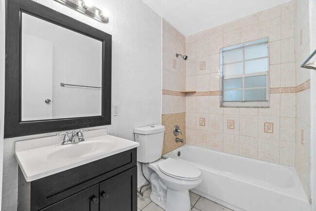 Building Photo - 3639 Harlowe Ave