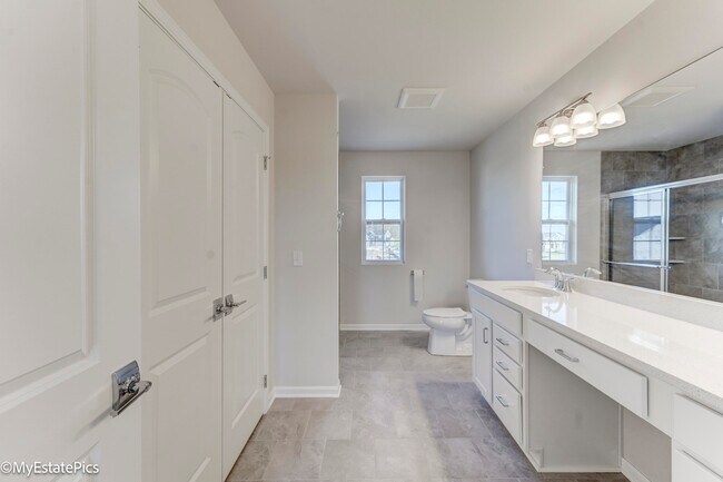 Building Photo - 2780 Riverview Ln
