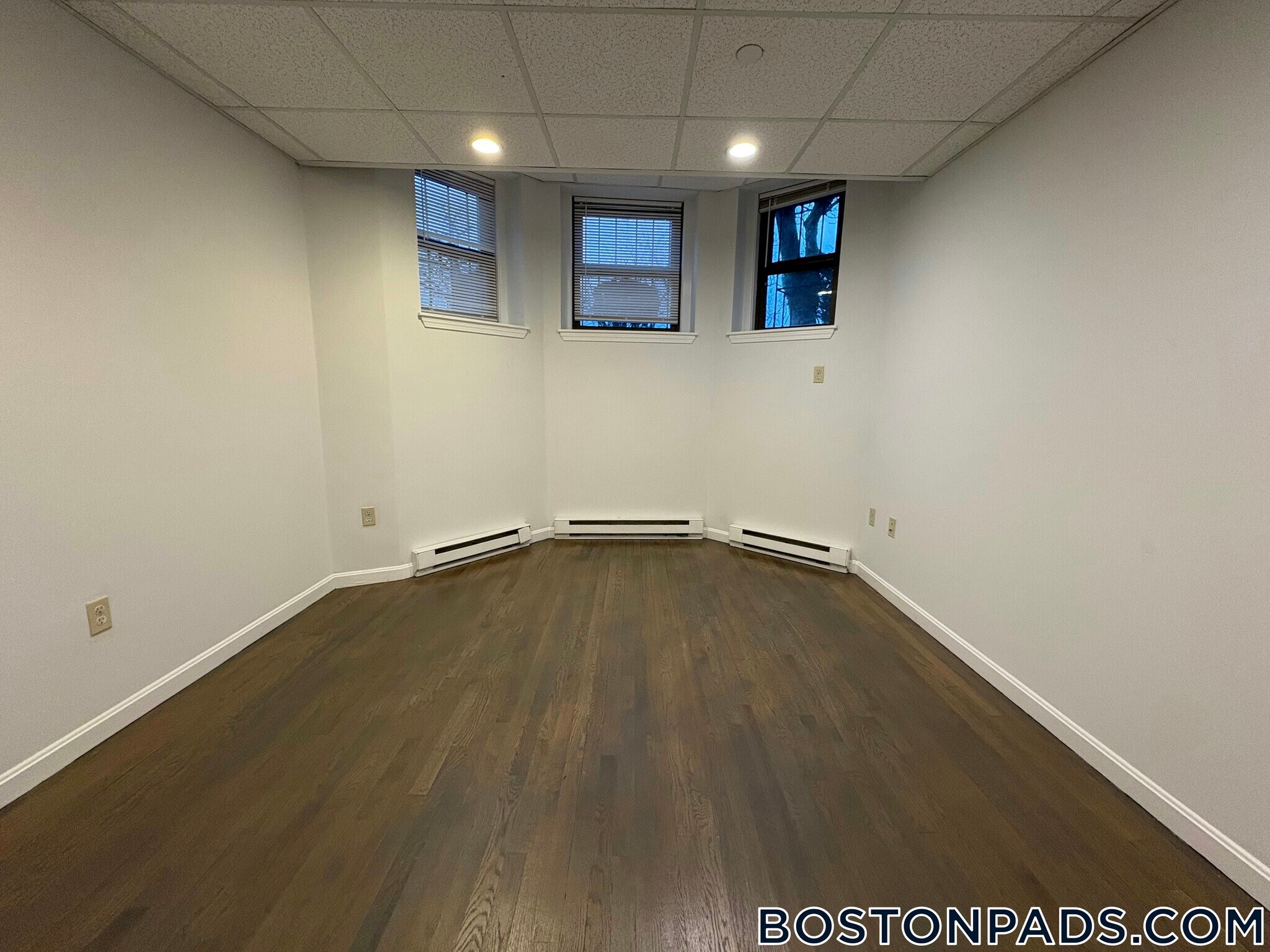 Building Photo - 77 Park Dr