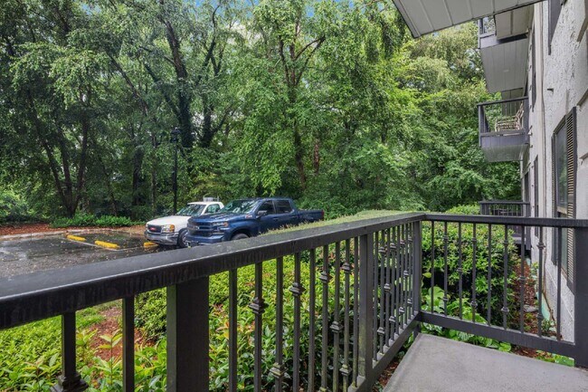 Building Photo - 3115 Pine Heights Dr NE