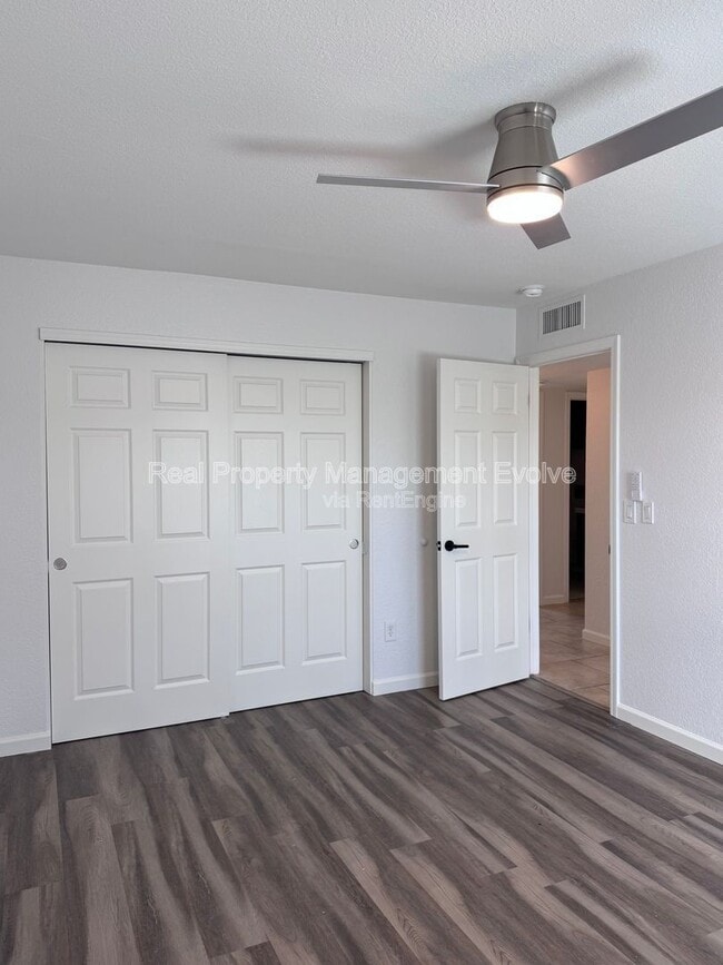 Building Photo - 4428 E Joan De Arc Ave