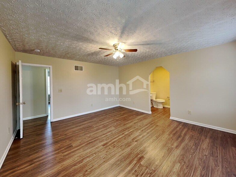 Building Photo - 1713 Convair Dr