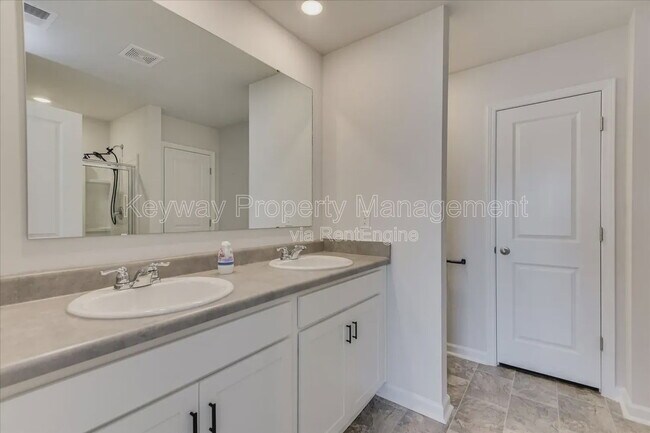 Building Photo - 930 Quaint Parish Cir