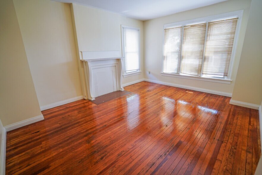 Building Photo - 72-72 1/2 E 14th Ave-SFH
