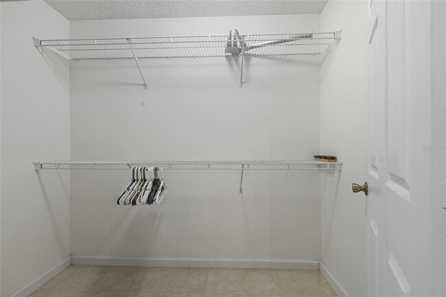 Building Photo - 6029 Lake Pointe Dr