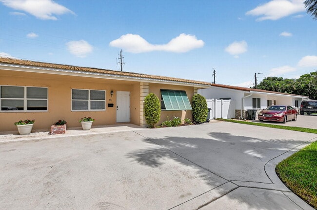 Building Photo - 529 NE 18th St