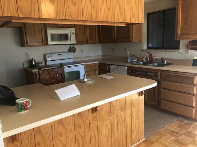 Building Photo - 23171 Woodford Tehachapi Rd