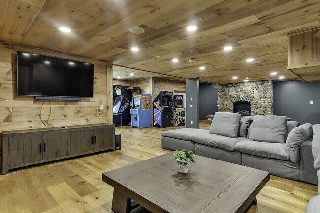 Building Photo - 1774 State Hwy UU