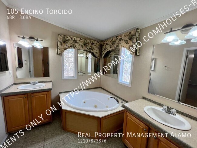 Building Photo - 105 Encino Torcido