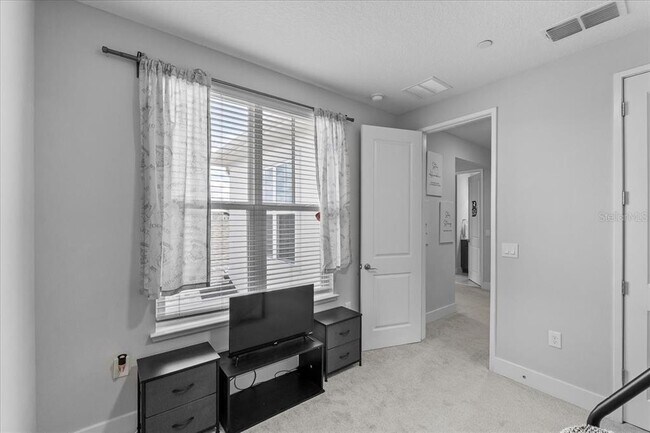 Building Photo - 8427 Modiano St