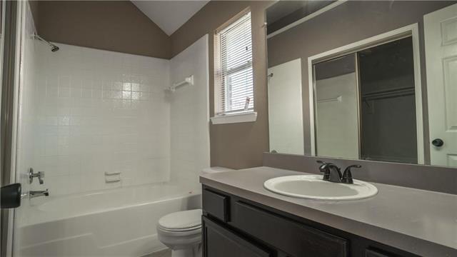 Building Photo - 1512 Manitoba Ln