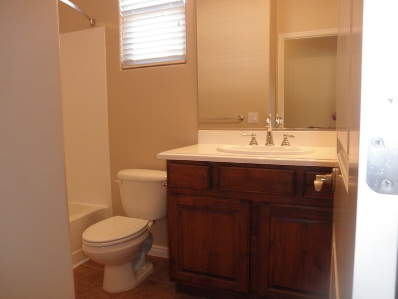 Building Photo - 1220 N Spring Valley Dr
