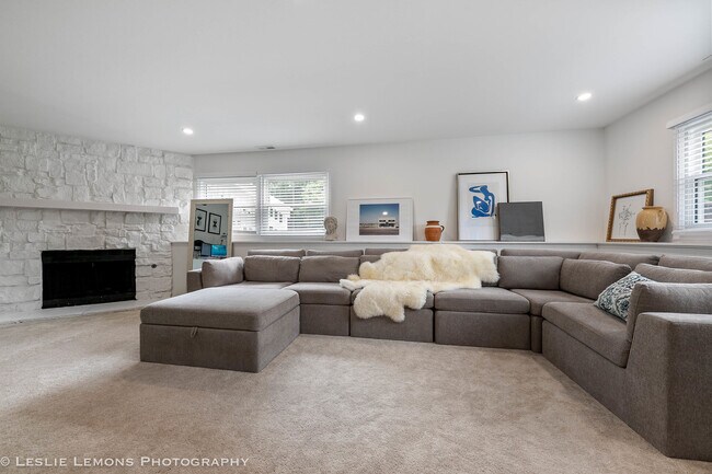 Building Photo - 685 Milton Dr