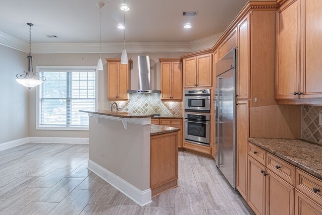 Building Photo - Stunning 4-bedroom, 3.5-bathroom home loca...
