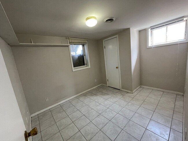 Building Photo - 4 bedroom Home Near Campus! Preleasing for...