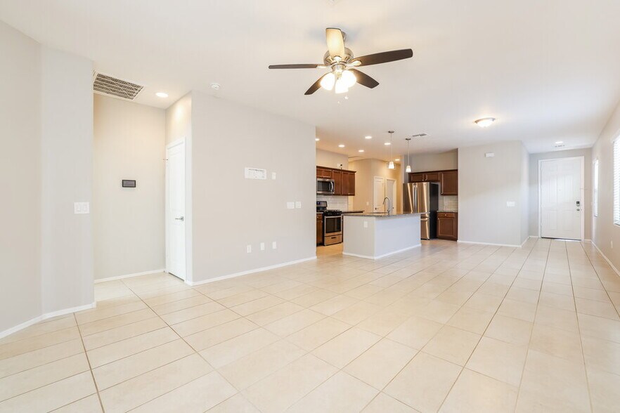 Building Photo - 876 E Bottomlands Ln