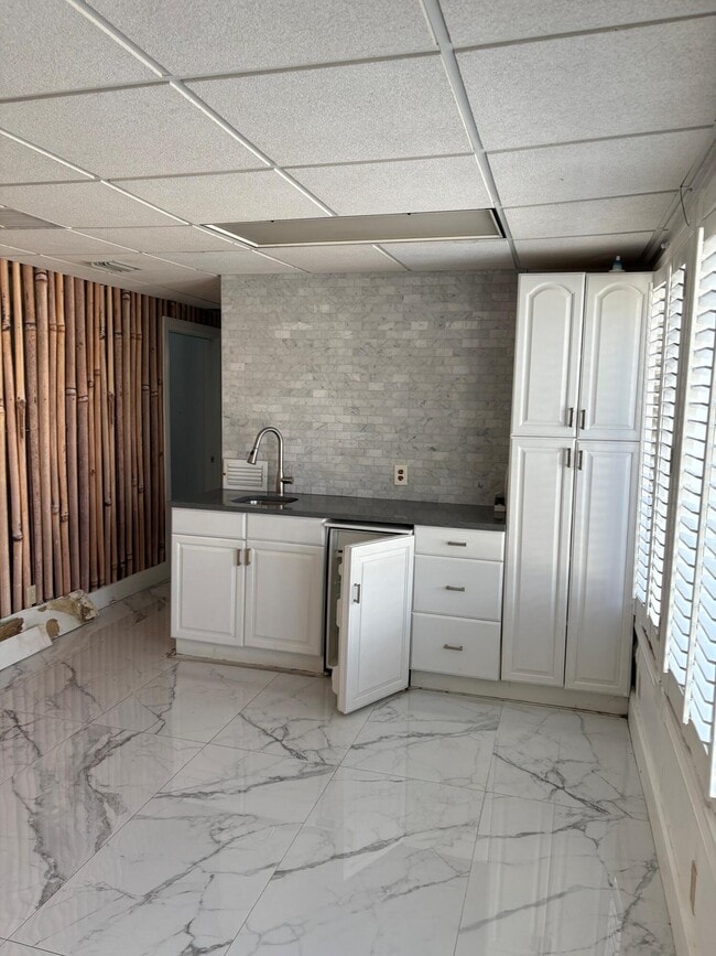 Building Photo - 2745 N Federal Hwy