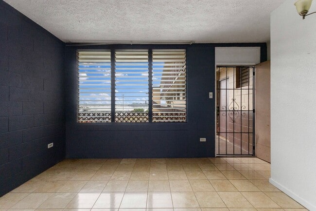 Building Photo - Discover this pet-friendly 2-bedroom condo