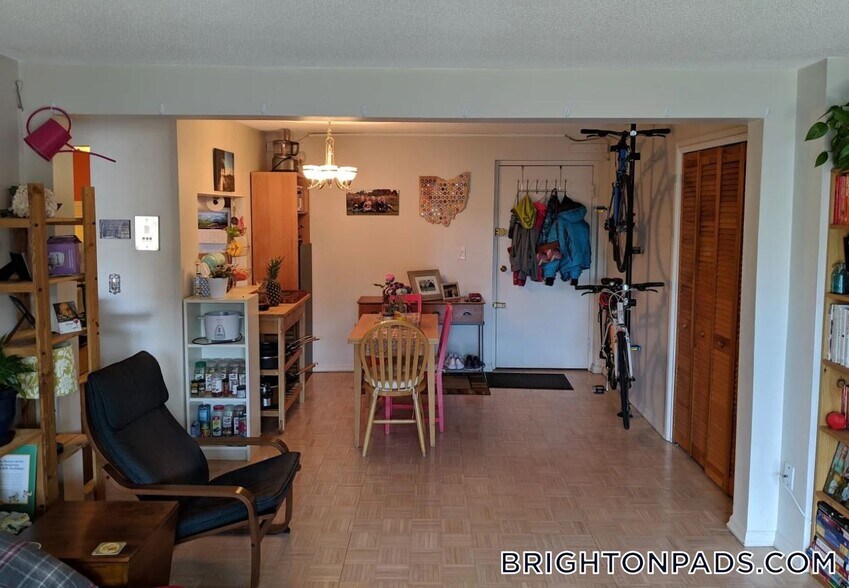 Building Photo - 26 Waverly St