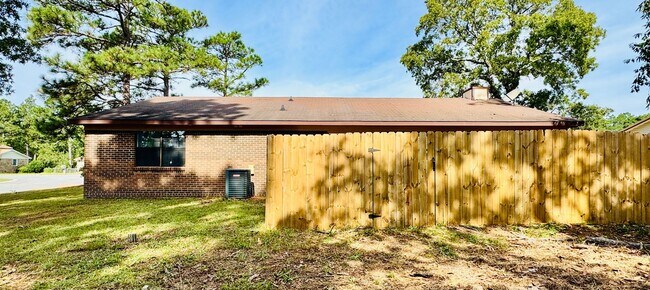 Building Photo - Cliffdale West