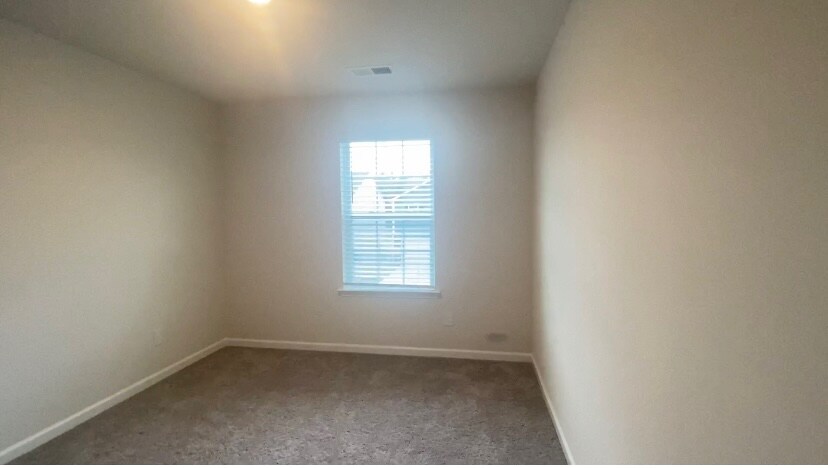 Building Photo - Room in House on Clairwood Dr