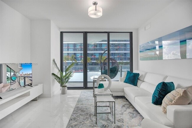 Building Photo - 1300 S Miami Ave