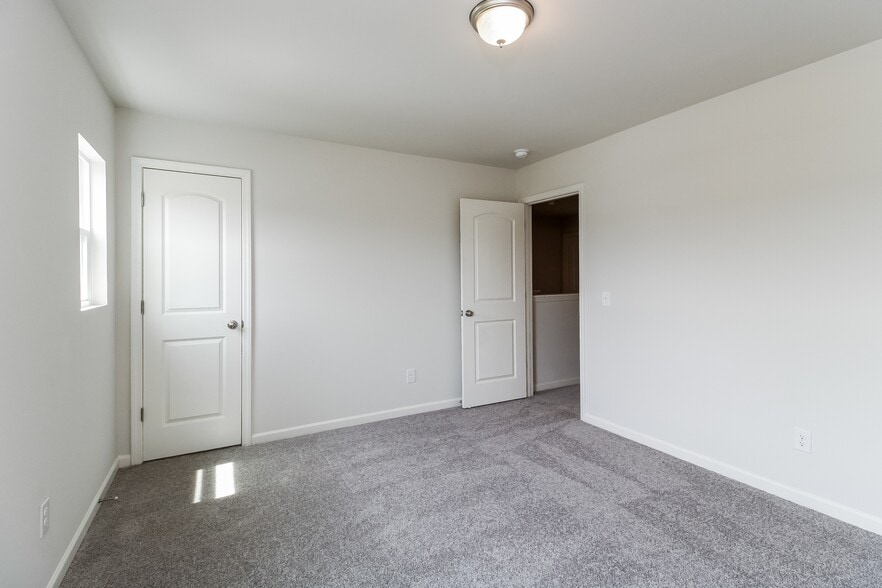 Building Photo - 1681 Robins Nest Drive
