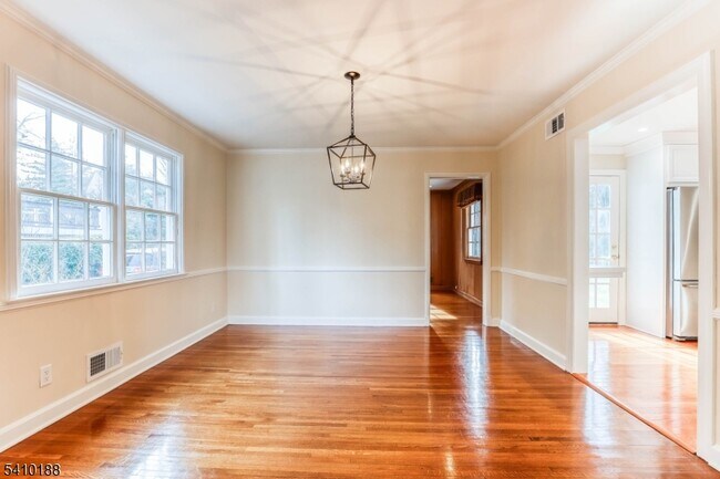 Building Photo - 11 Wordsworth Rd