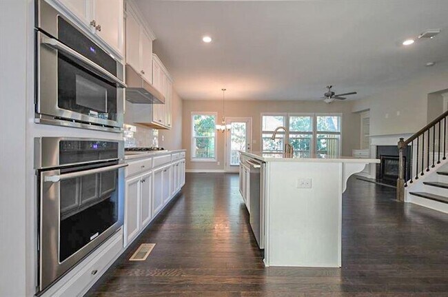 Building Photo - 2501 Ashford Oaks Dr