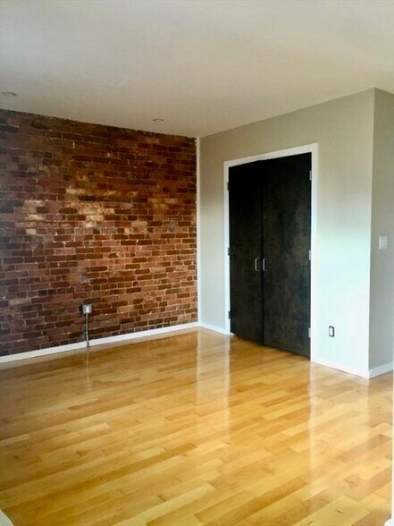 Primary Photo - 35 E Concord St