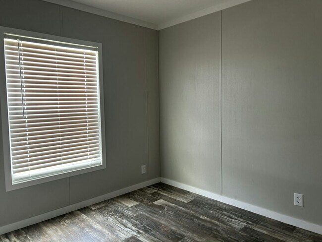 Building Photo - 456 Cecilia Dr