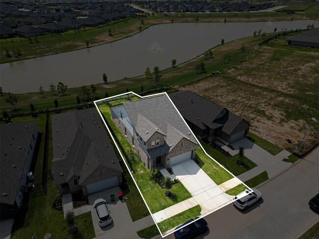 Building Photo - 27423 Sunterra Village Dr