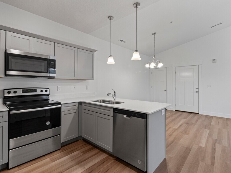 Building Photo - 13537 Commodus Dr