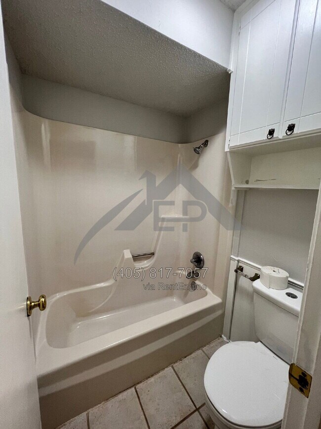 Building Photo - 10832 Admiral Dr