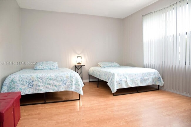 Building Photo - 722 SE Thanksgiving Ave