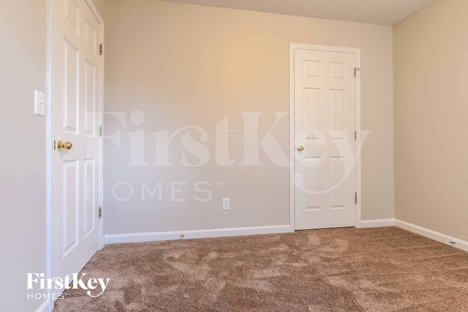 Building Photo - 3240 Hilltop Cir