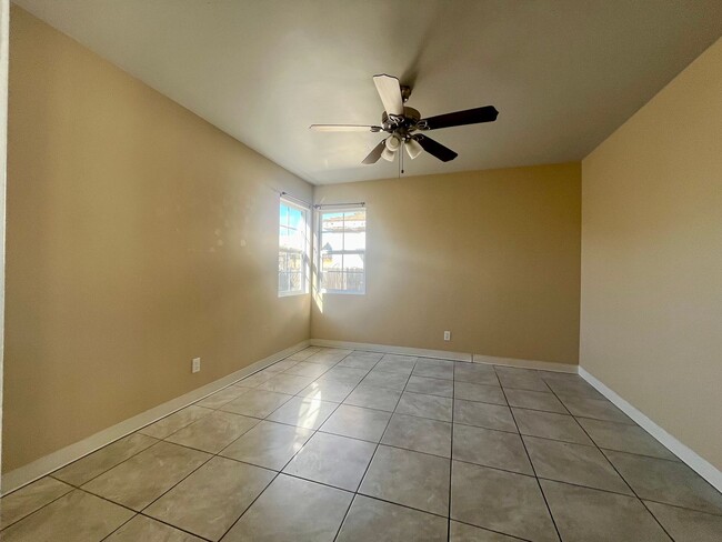 Building Photo - 10523 Mansel Ave