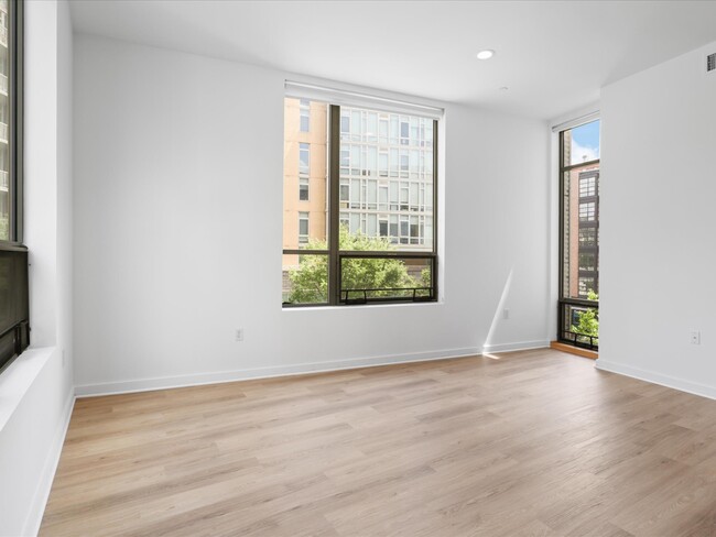 Building Photo - 1414 Belmont St NW