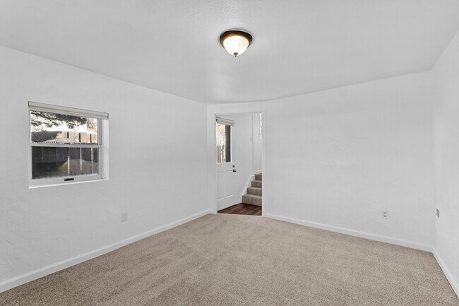 Building Photo - This Renovated Lakewood Ranch is perfect f...
