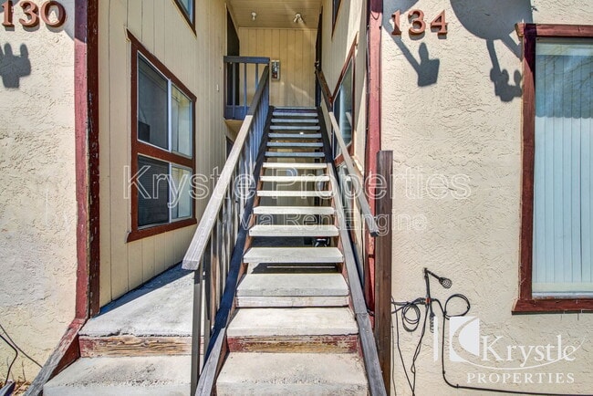 Building Photo - 136 Frisbie St