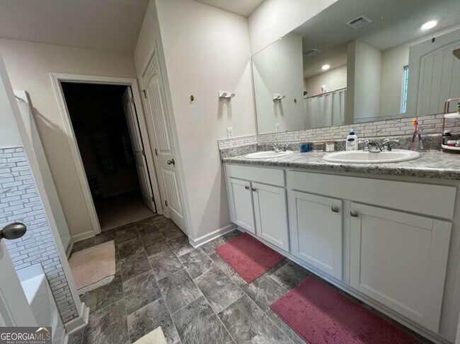 Building Photo - 517 Starbuck Parkway