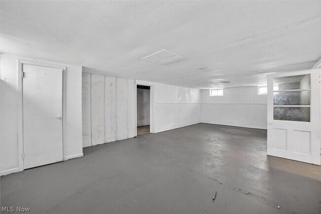 Building Photo - 1851 Beverly Hills Dr