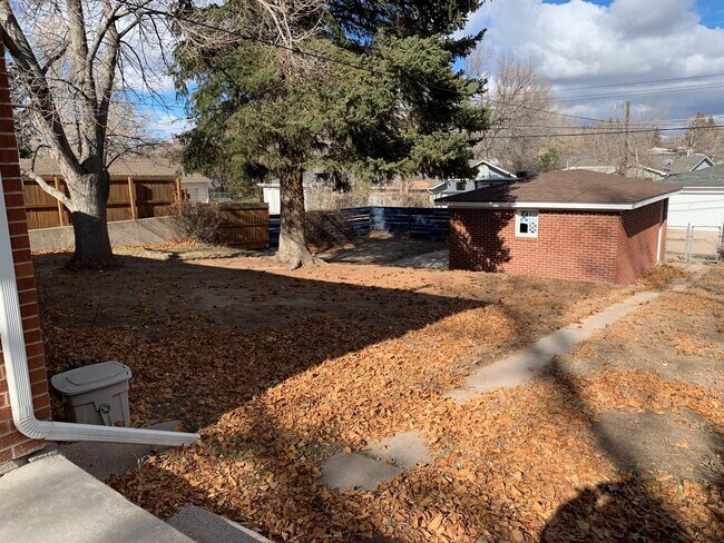 Building Photo - Wonderful 4 Bedroom 2 Bathroom Home in Eastridge!