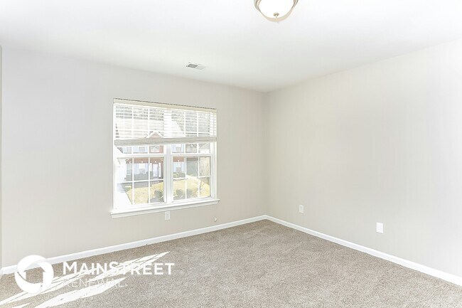 Building Photo - 5118 Upper Elm St