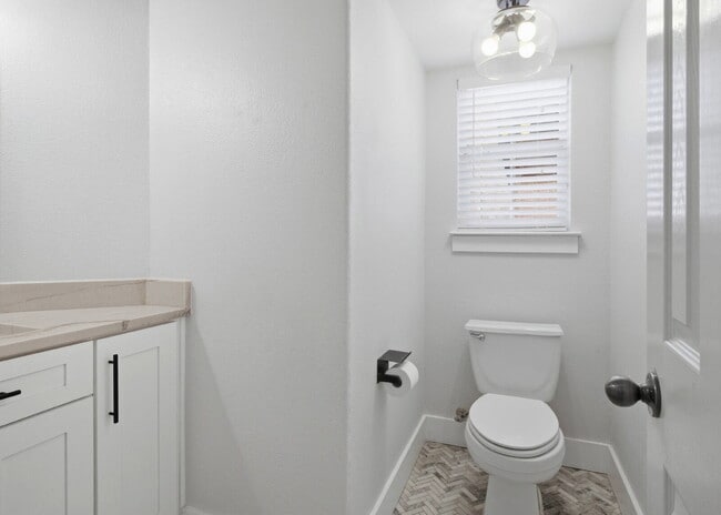 Building Photo - Updated two story. Gated subdivision. Gorgeous patio and yard!