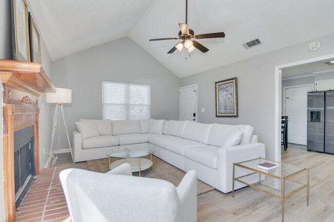 Building Photo - 662 Tara Ln