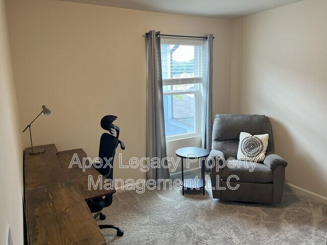 Building Photo - 1501 Rhodes Pond St