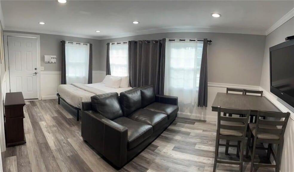 Building Photo - 110 Post Rd